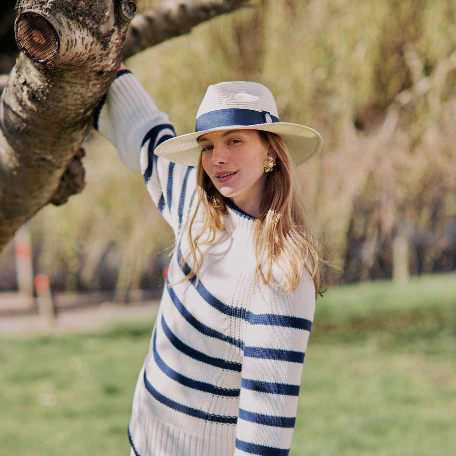 Hicks & Brown The Hemley Fedora in Cream (Navy Ribbon)