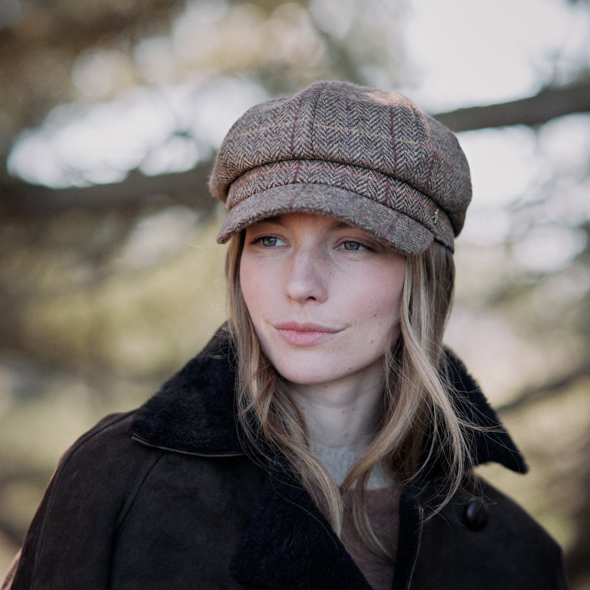 Hicks & Brown The Higham Tweed Ladies Baker Boy Cap in Chestnut