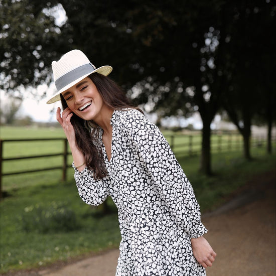 How to care for and clean a summer straw hat