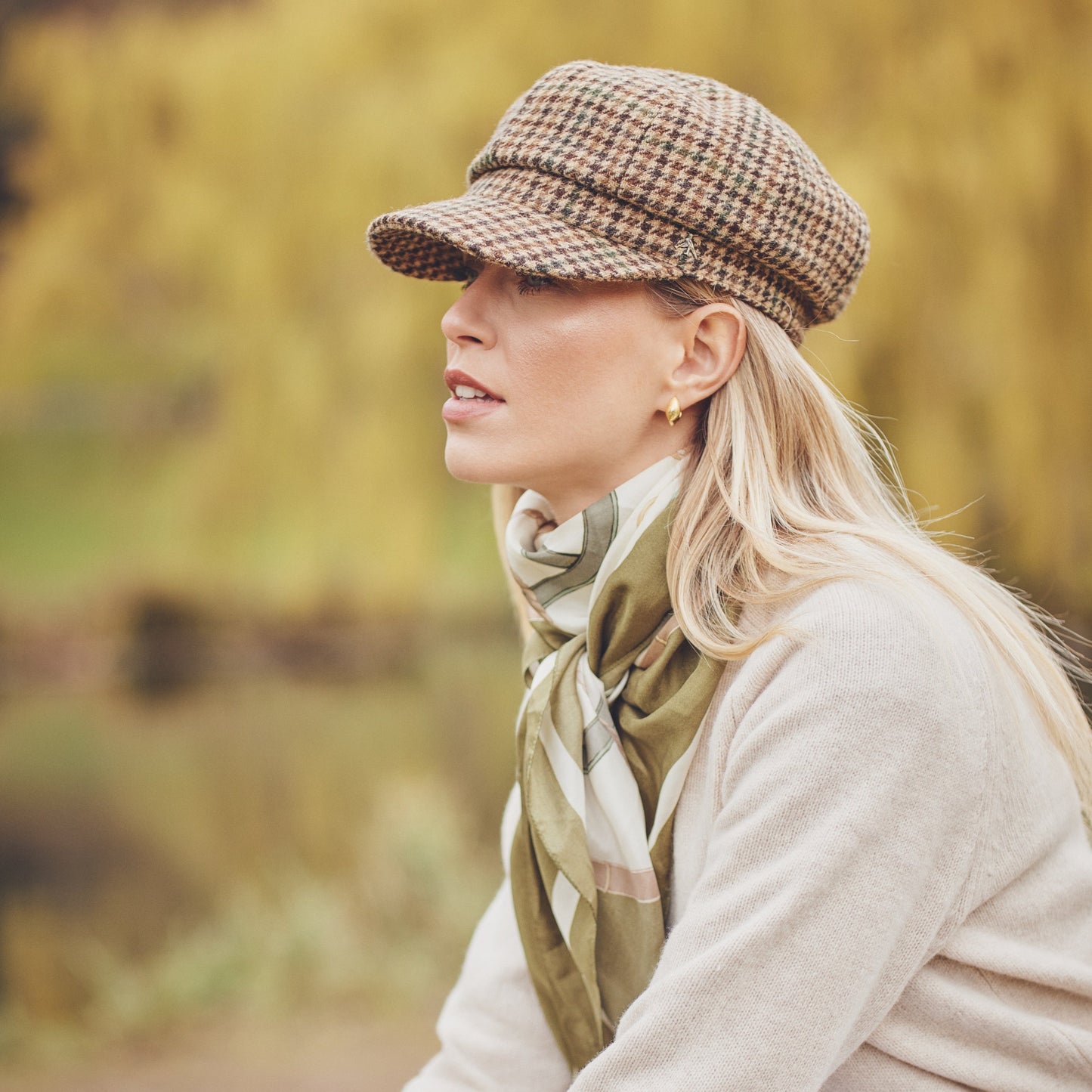 The Higham Tweed Ladies Baker Boy Cap in Moss