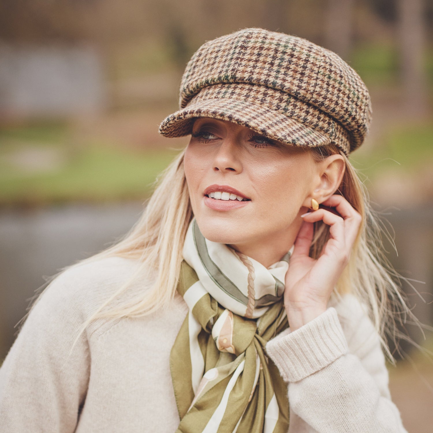 The Higham Tweed Ladies Baker Boy Cap in Moss