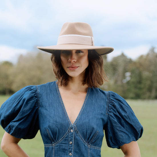 Hicks & Brown Hat The Oxley Fedora in Camel