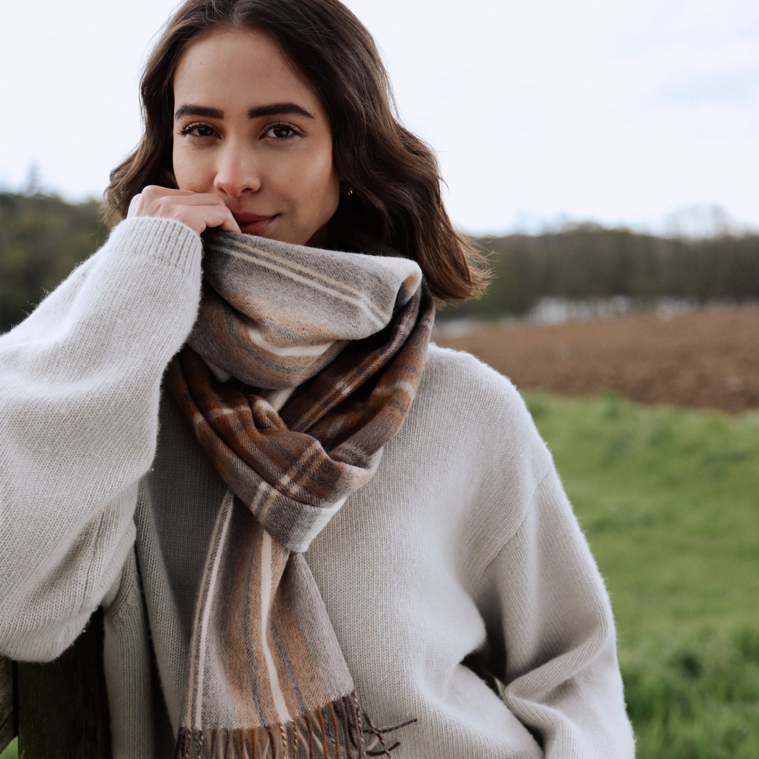 Hicks & Brown The Ashby Lambswool Scarf in Cream Check