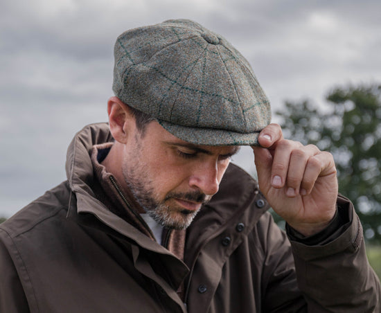 Load image into Gallery viewer, Hicks &amp;amp; Brown The Felsham Tweed Baker Boy Cap in Green
