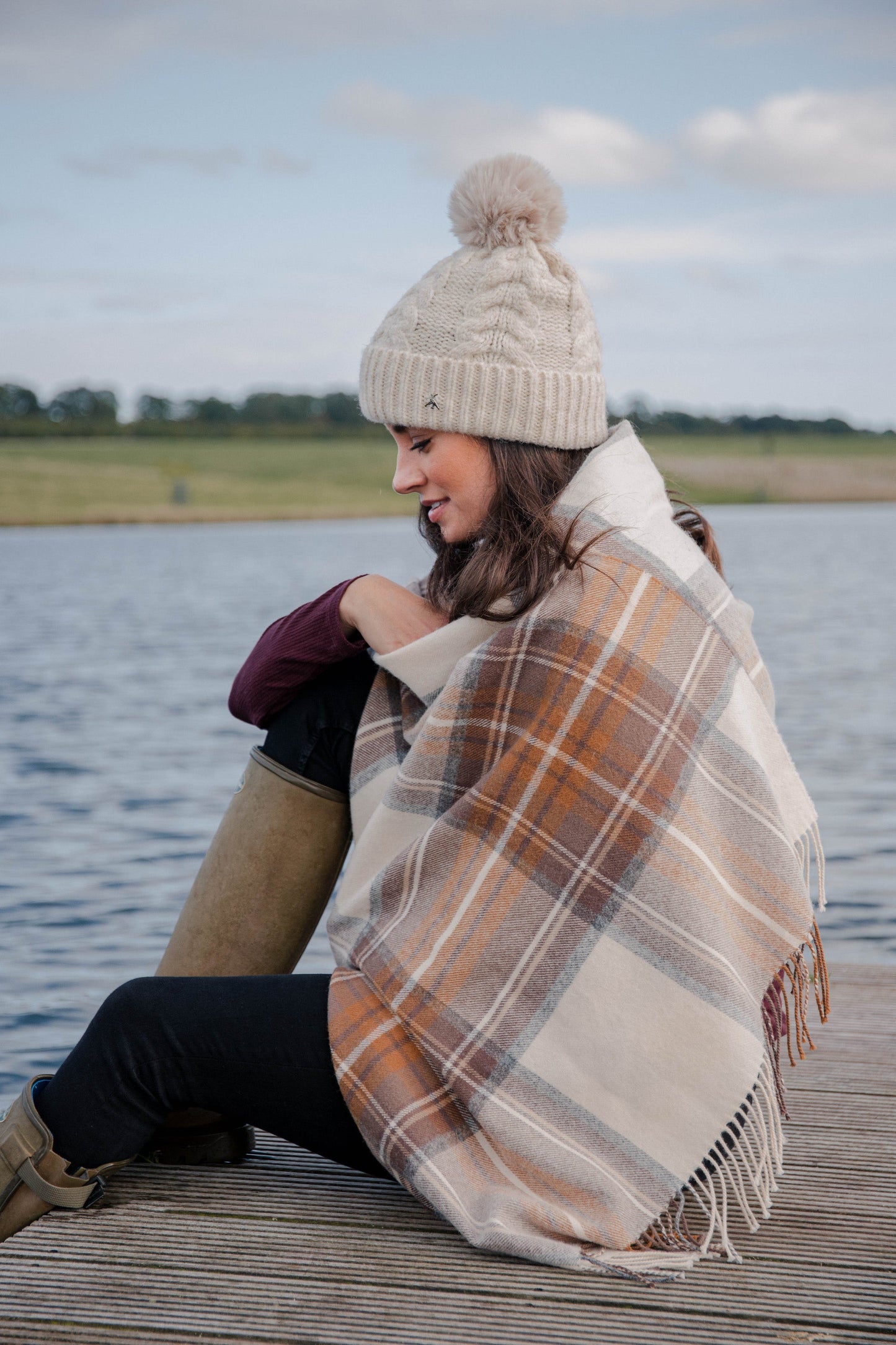 Hicks & Brown The Fornham Lambswool Scarf in Cream Check