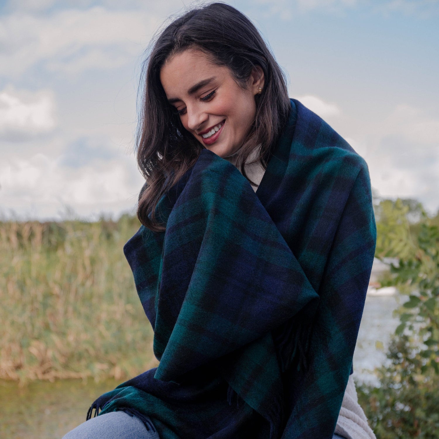 Hicks & Brown The Fornham Lambswool Scarf in Navy Check