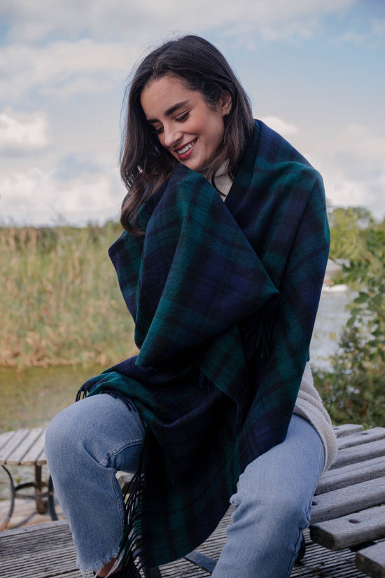 Load image into Gallery viewer, Hicks &amp;amp; Brown The Fornham Lambswool Scarf in Navy Check
