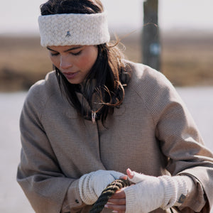 Hicks & Brown The Kersey Wrist Warmers in Oatmeal