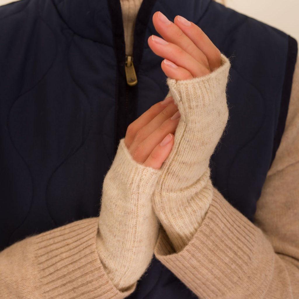 Hicks & Brown The Kersey Wrist Warmers in Oatmeal
