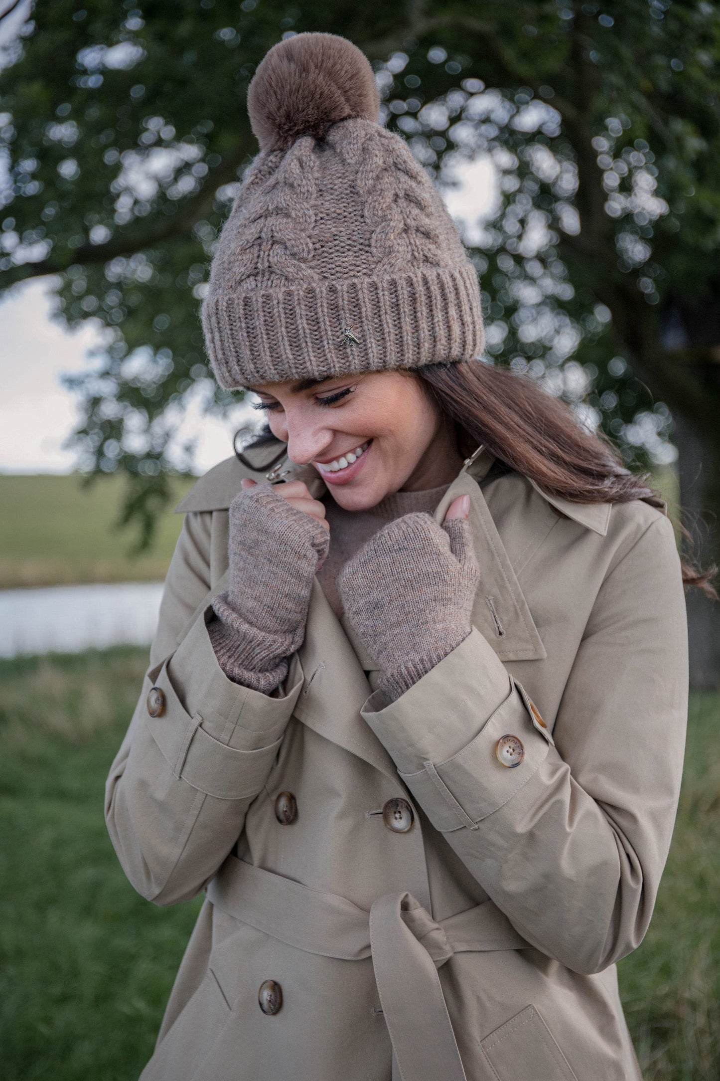 Hicks & Brown The Kersey Wristwarmers in Walnut