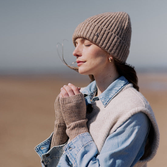 Hicks & Brown The Norton Rib Beanie in Walnut