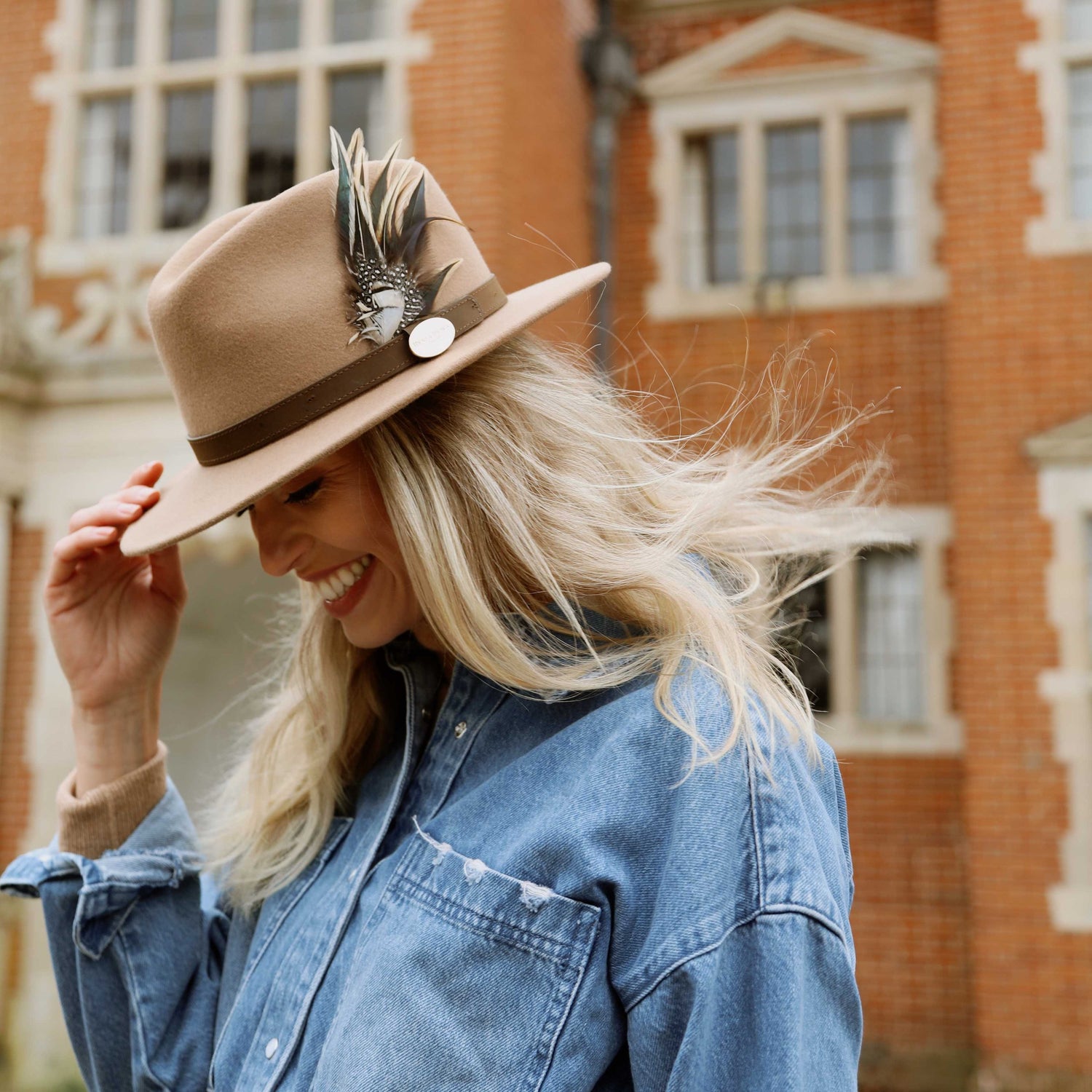 Hicks & Brown The Suffolk Fedora in Camel (Fawn Feather)