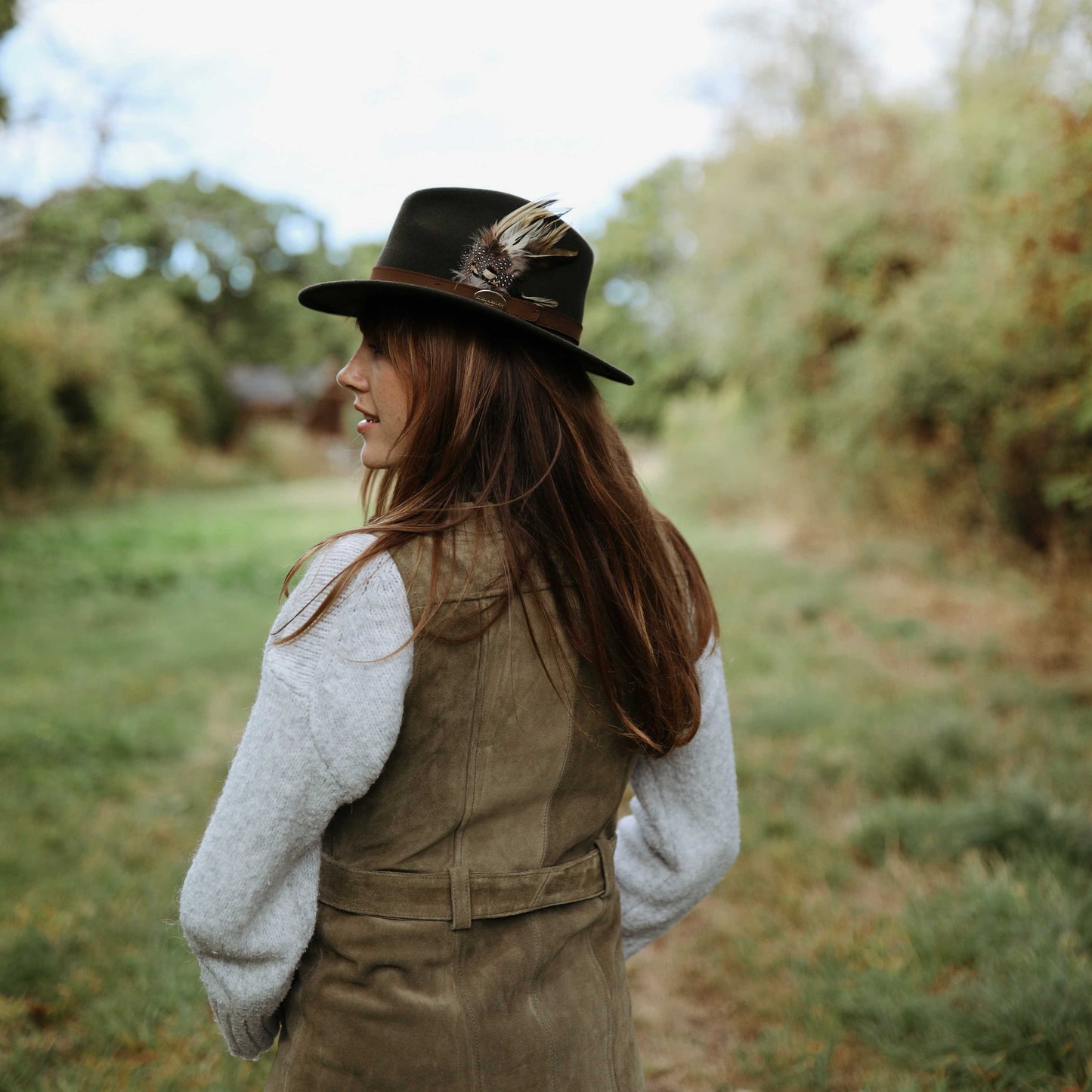 Hicks & Brown The Suffolk Fedora in Dark Brown (Fawn Feather)