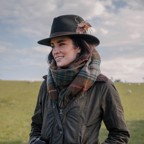 Hicks & Brown The Suffolk Fedora in Dark Brown (Gamebird Feather)