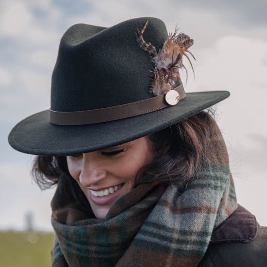 Hicks & Brown The Suffolk Fedora in Dark Brown (Gamebird Feather)