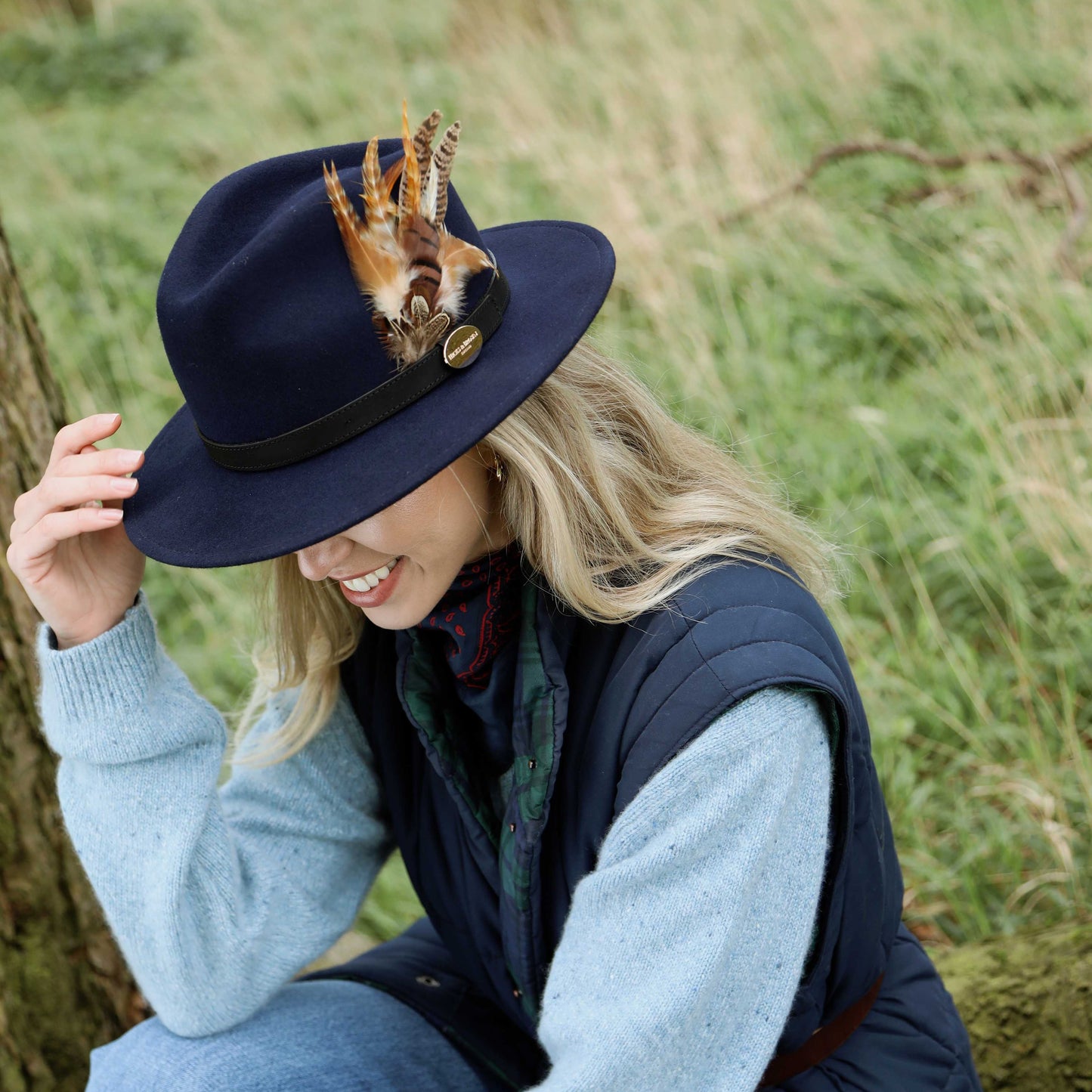 Hicks & Brown The Suffolk Fedora in Navy (Bronze Feather)