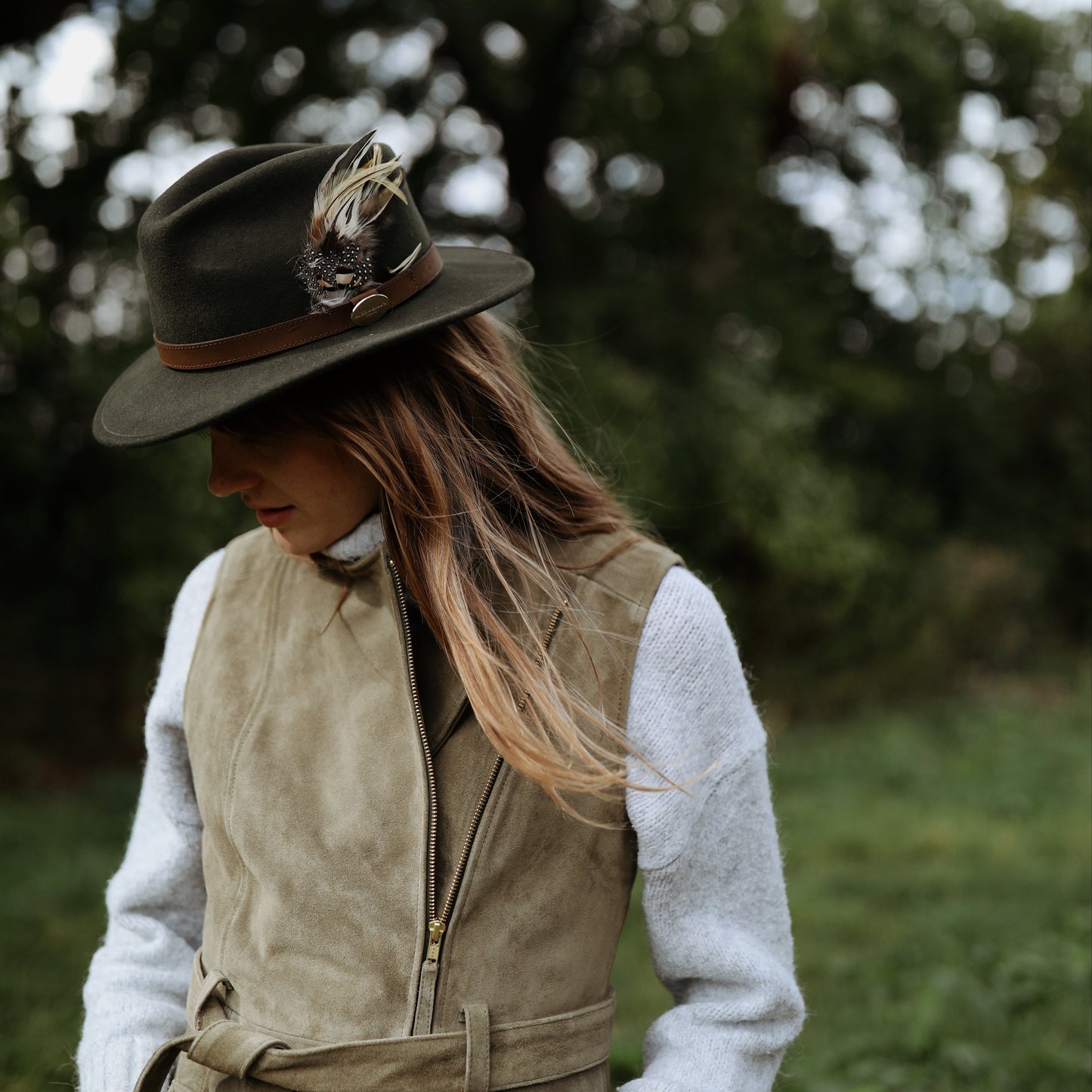 Hicks & Brown The Suffolk Fedora in Olive Green (Fawn Feather)
