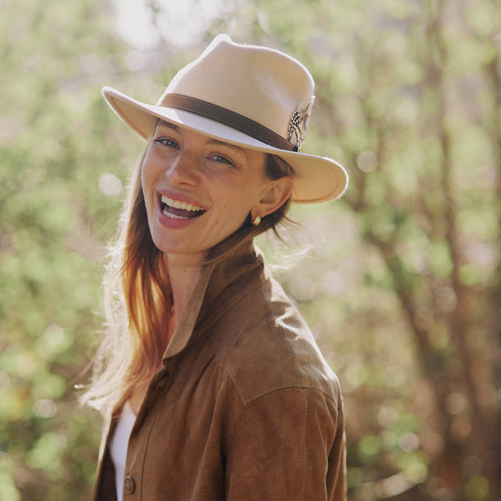 Hicks & Brown The Suffolk Fedora in Pebble (Fawn Feather)