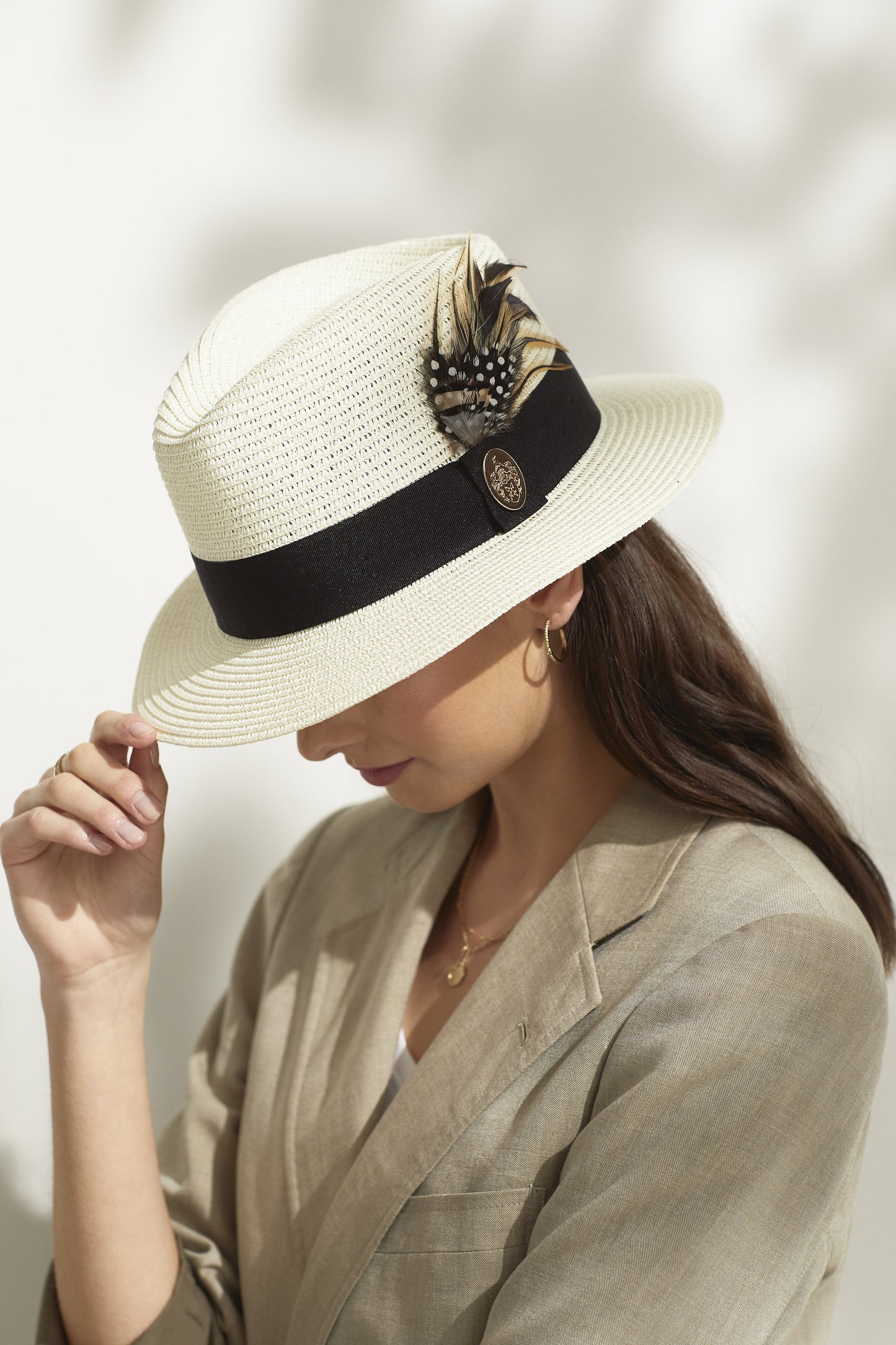 Load image into Gallery viewer, Hicks &amp;amp; Brown Fedora The Aldeburgh Fedora in Cream (Black Ribbon)
