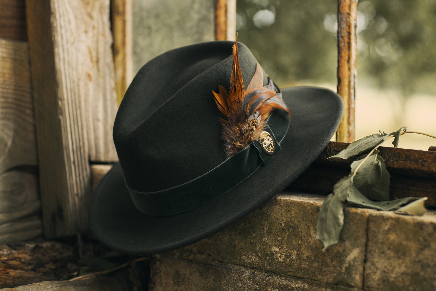 Load image into Gallery viewer, Hicks &amp;amp; Brown Fedora The Chelsworth Fedora in Olive Green (Coque &amp;amp; Pheasant Feather)
