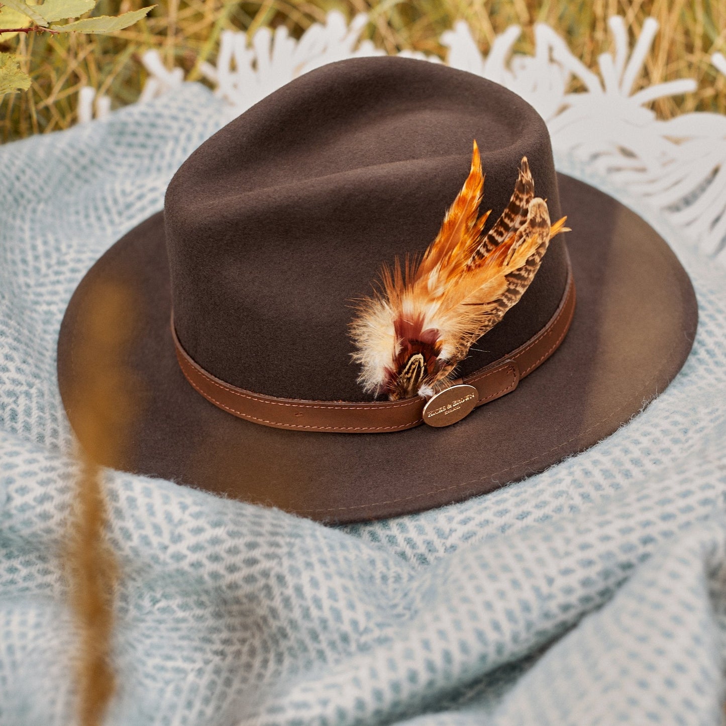 Hicks & Brown Fedora The Suffolk Fedora in Dark Brown (Gamebird Feather)