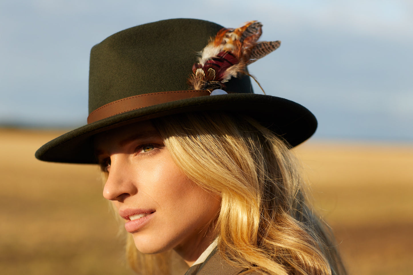 Load image into Gallery viewer, Hicks &amp;amp; Brown Fedora The Suffolk Fedora in Olive Green (Gamebird Feather)
