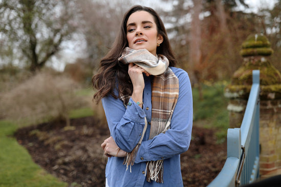 Hicks & Brown The Ashby Lambswool Scarf in Cream Check