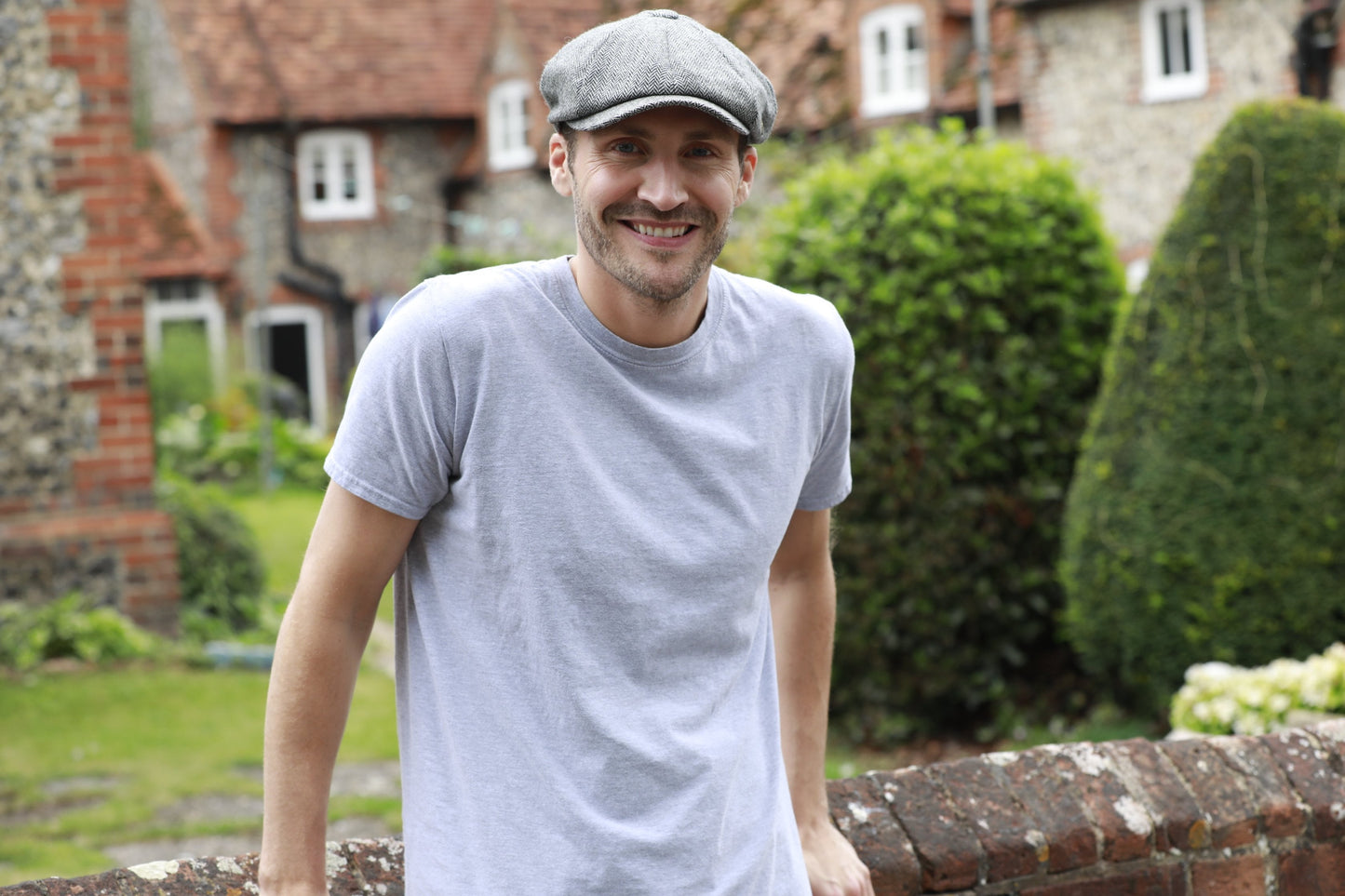 Hicks & Brown The Felsham Tweed Baker Boy Cap in Charcoal