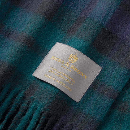 Hicks & Brown The Fornham Lambswool Scarf in Navy Check