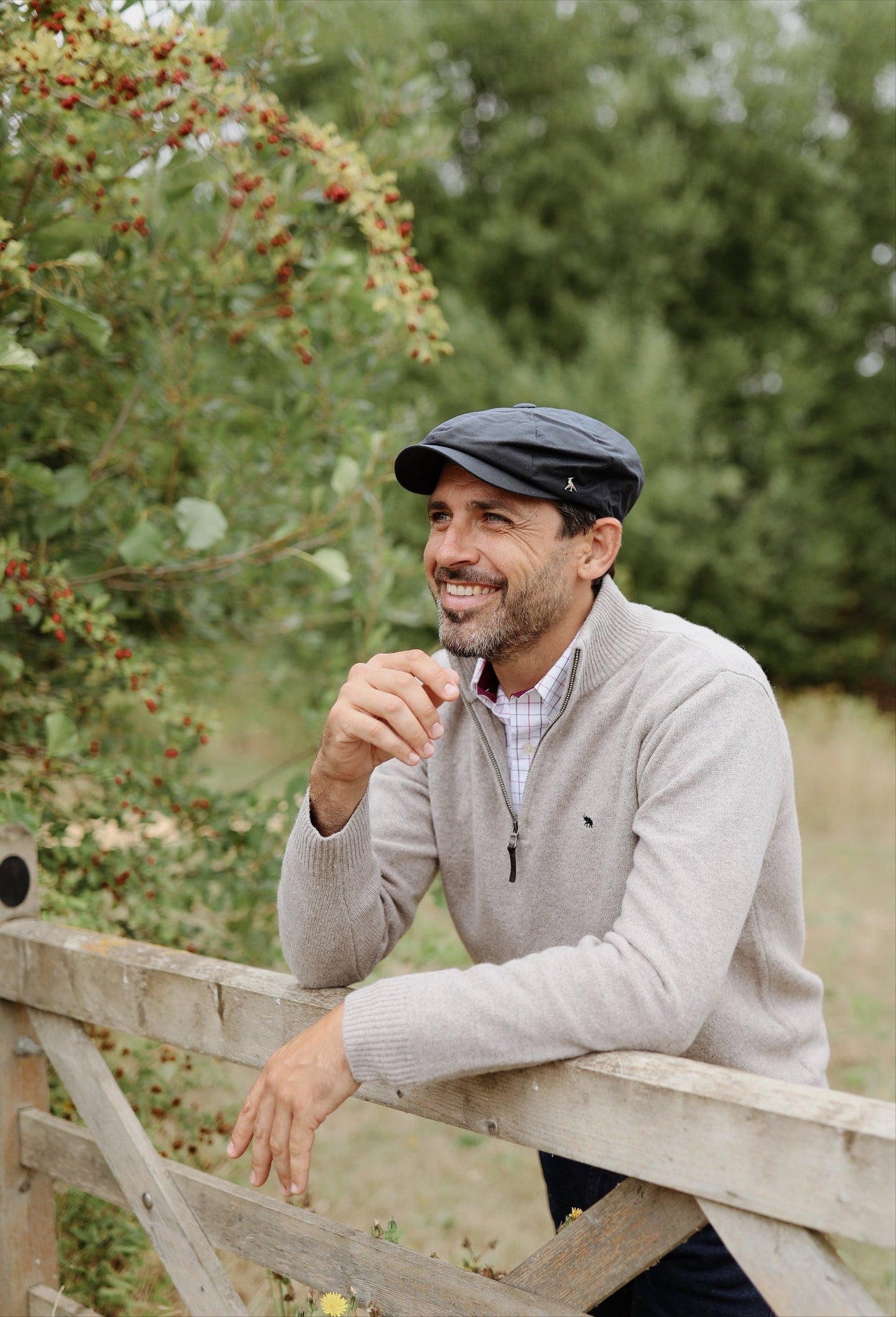 Hicks & Brown The Hengrave Wax Baker Boy Cap in Navy