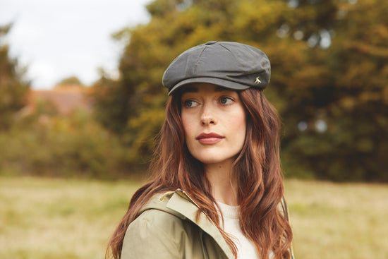 Hicks & Brown The Hengrave Wax Baker Boy Cap in Olive